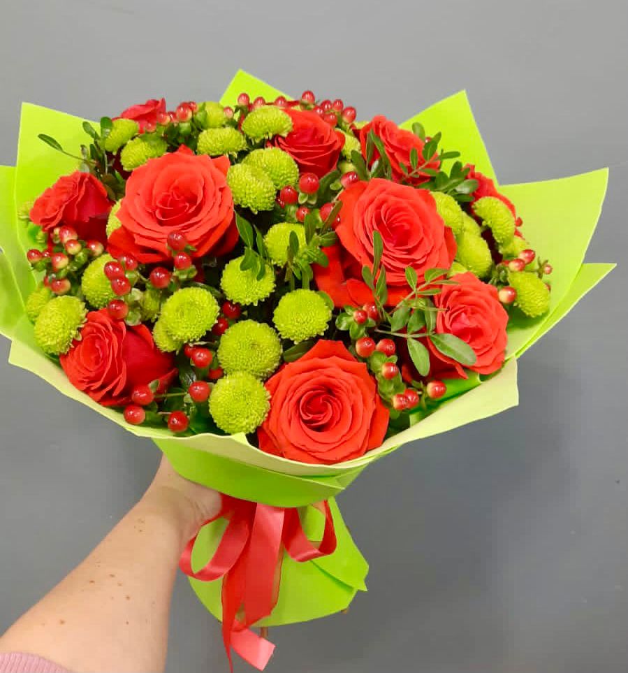 Букет цветов из: Хризантемы и Розы в Андреевское