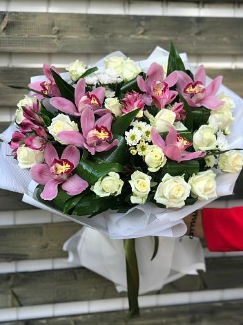 Букет цветов из: Розы и Хризантемы в Андреевское