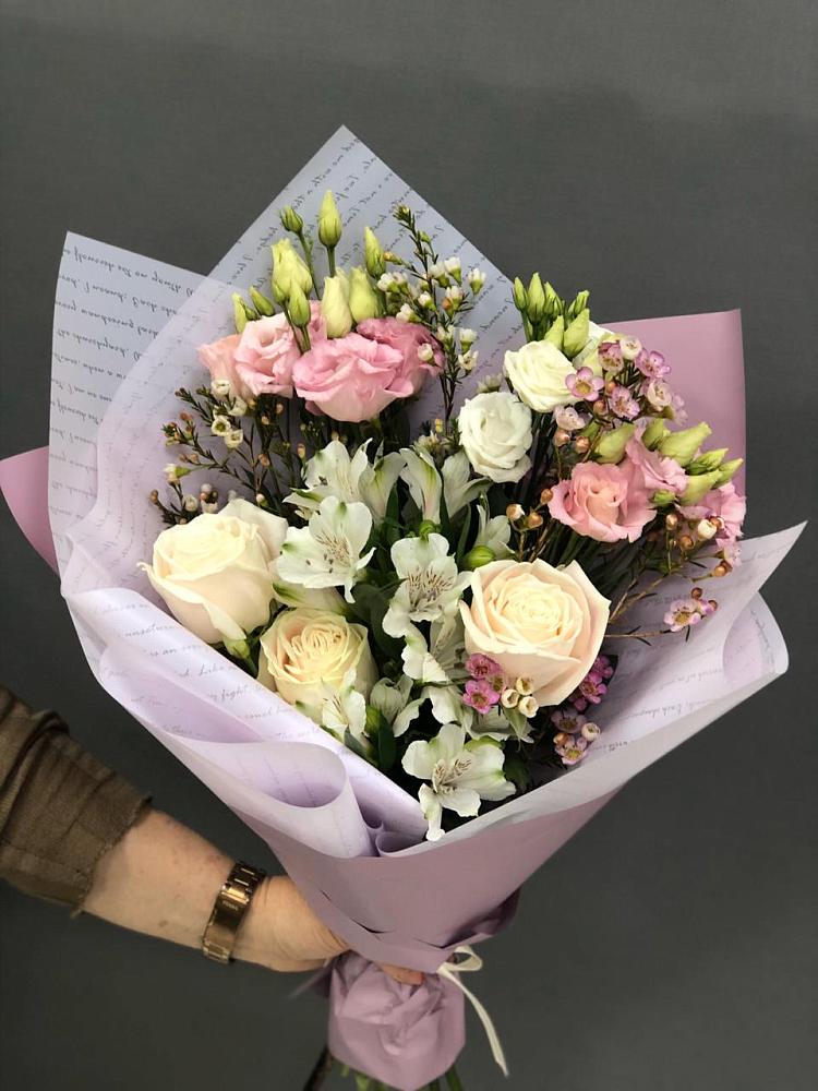 Букет цветов из: Альстромерии, Розы и Лизиантусы в Андреевское