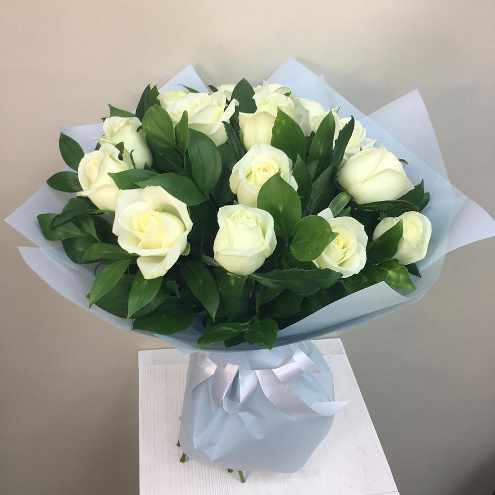 Букет 15 Белых роз Проуд в Андреевское