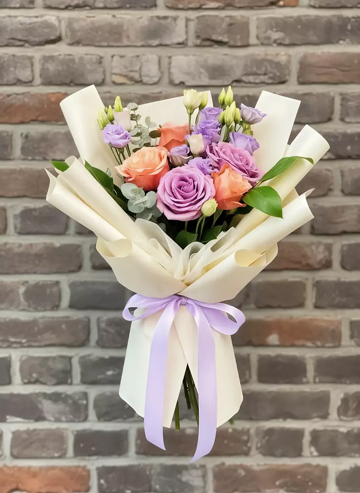 Букет цветов из: Лизиантусы и Розы в Андреевское