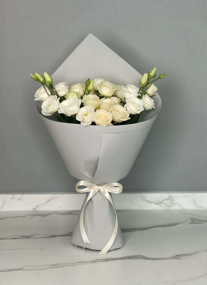 Букет цветов из: Розы и Лизиантусы в Андреевское