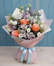 Букет цветов из:  Лизиантусы, Розы, Альстромерии и Гипсофила в Андреевское