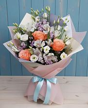 Букет цветов из:  Лизиантусы, Розы, Альстромерии и Гипсофила в Андреевское