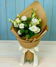 Букет цветов из:  Хризантемы и Лизиантусы в Андреевское