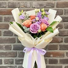 Букет цветов из:  Лизиантусы и Розы в Андреевское