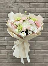 Букет цветов из:  Гвоздики, Розы, Лизиантусы и Хризантемы #REPLACE_PRED# Андреевское