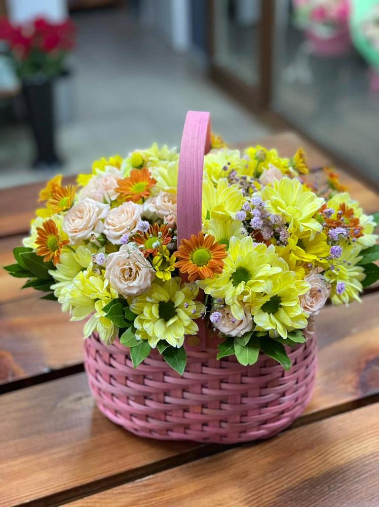 Цветочная композиция из Хризантемы и Розы в корзине в Андреевское