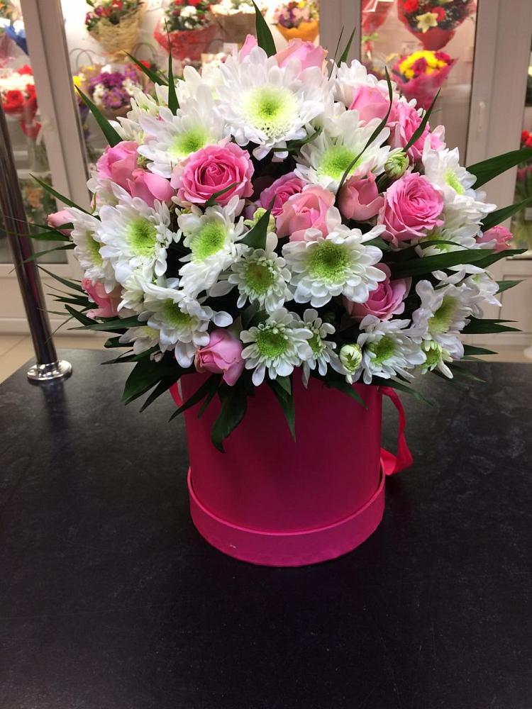 Цветочная композиция из Розы и Хризантемы в шляпной коробке в Андреевское